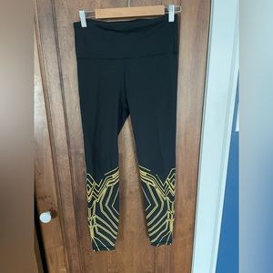 Gap Wonder Woman leggings size medium in good condition!